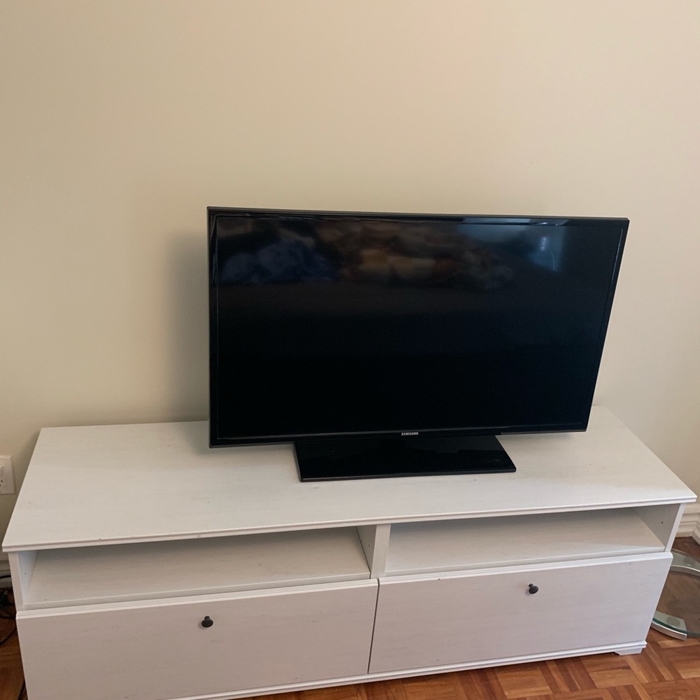 TV Table - Picture 2 of 3